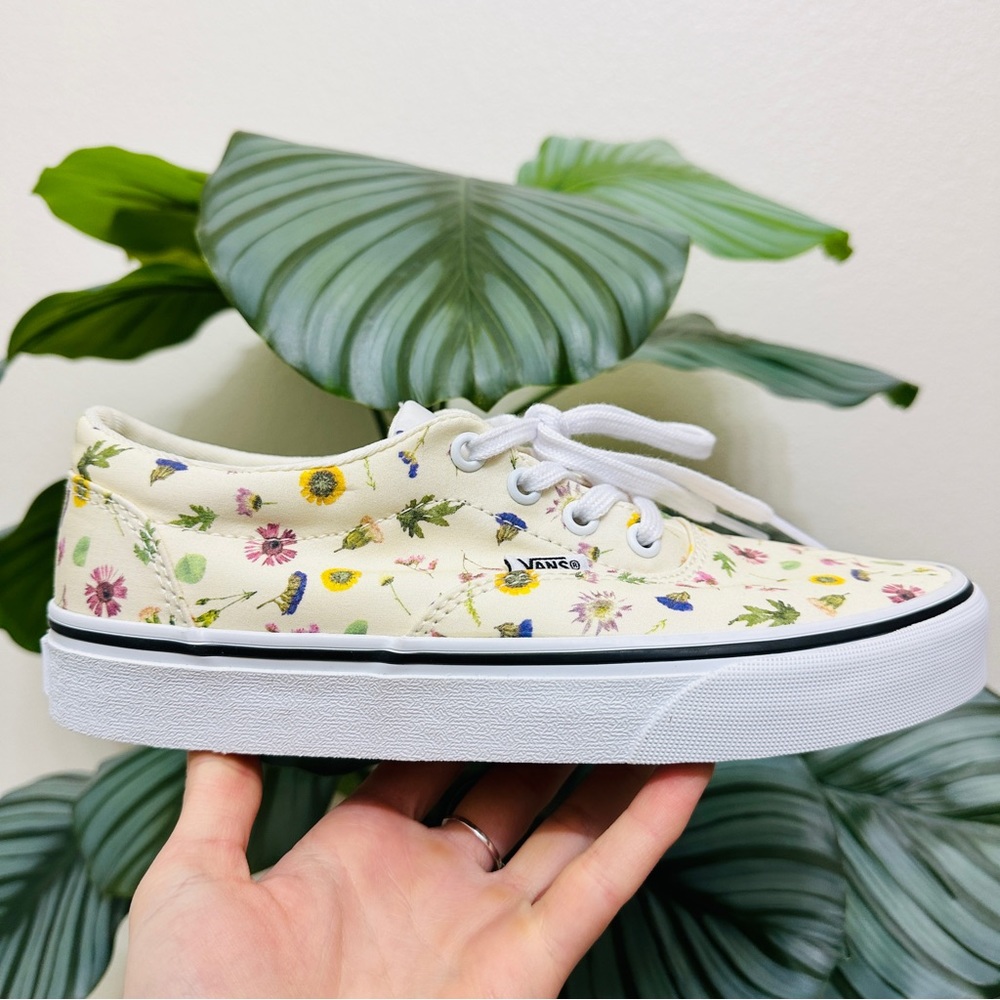 🌼NEW🌸 Vans Doheny Pressed Floral Classic White Sneakers